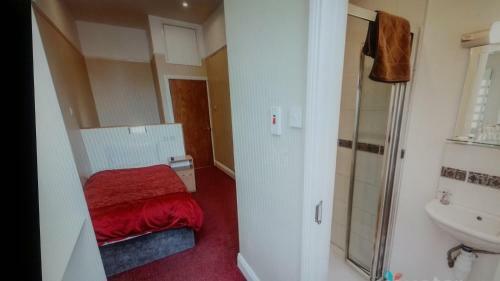 Hostal Parkway Guesthouse