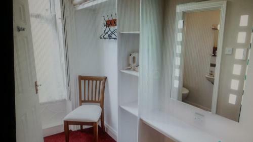 Hostal Parkway Guesthouse