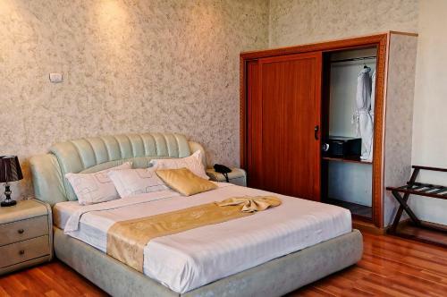 Impress Hotel