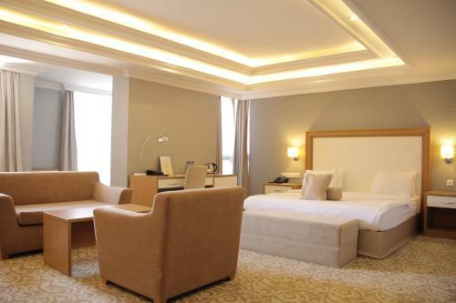 Momona Hotel