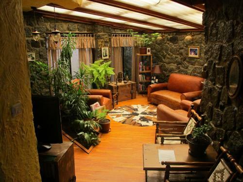 Hostal Arequ Guest House