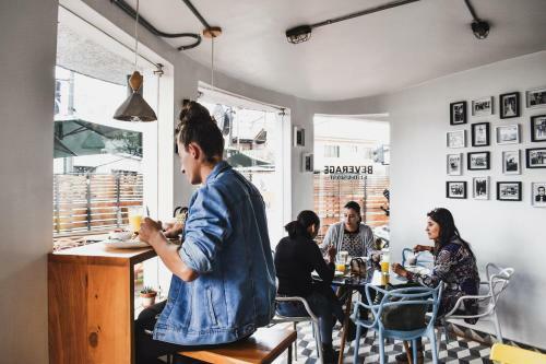 Bed & Breakfast Alternative Hostels