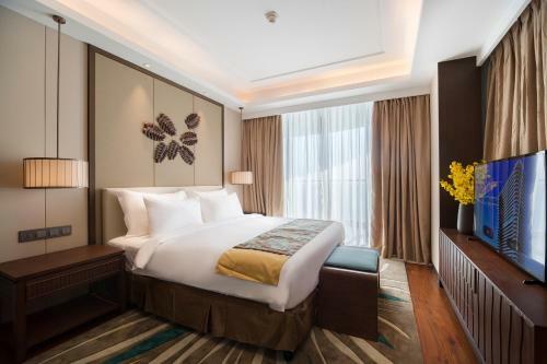 Sunshine Bay Hotel