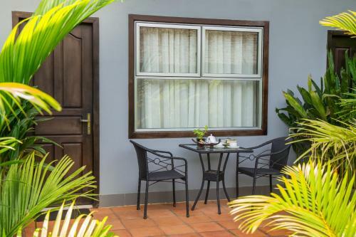 Hotel Reveal Courtyard In Reveal Angkor
