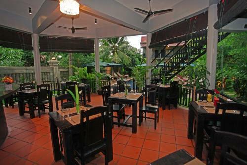 Hotel Reveal Courtyard In Reveal Angkor