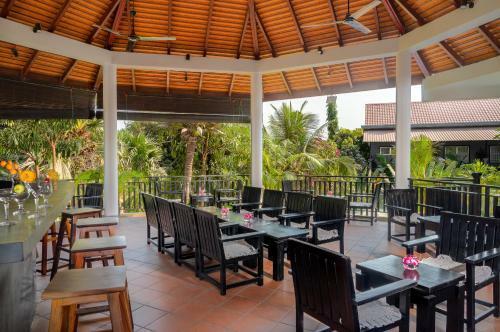Hotel Reveal Courtyard In Reveal Angkor