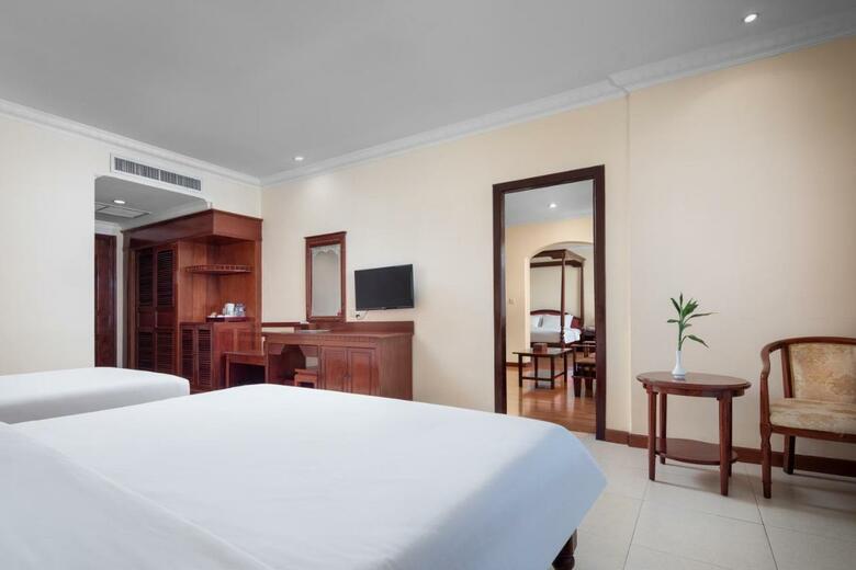 Angkor Holiday Hotel