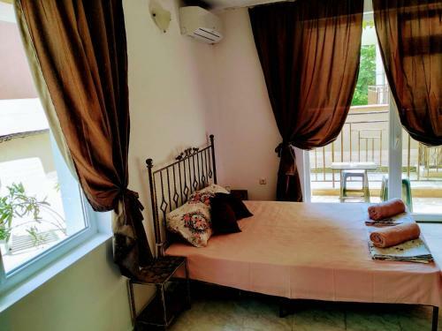 Hostal Dracena Guesthouse