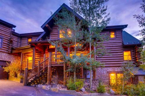 Ski Classic Lodge
