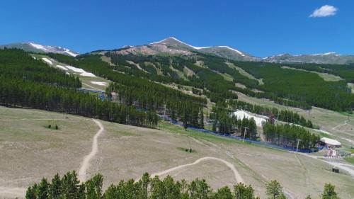Ski Classic Lodge