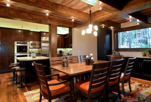Grand Vista Lodge
