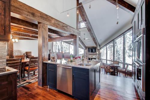 Grand Vista Lodge