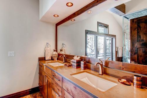 Grand Vista Lodge