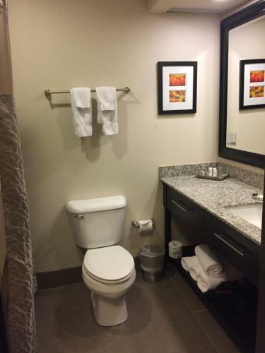 Hotel Brentwood Suites