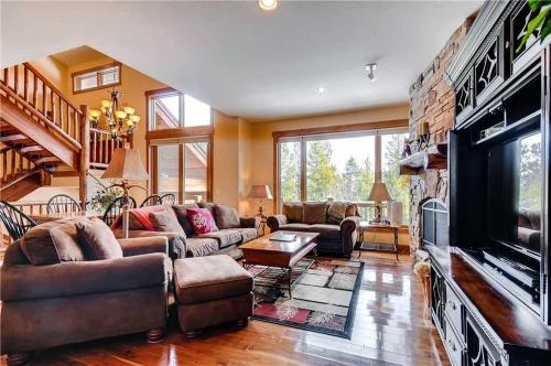 Snowshoe Chalet
