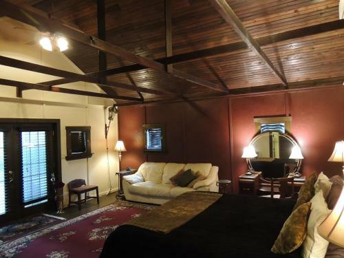 Hotel Lyons Twin Mansions