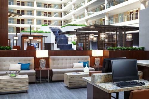 Hotel The District By Hilton Club