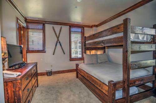 Lion Square - North Tower 401 3br/4ba