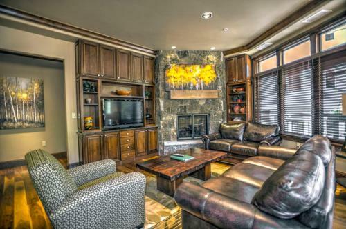 Lion Square - North Tower 401 3br/4ba