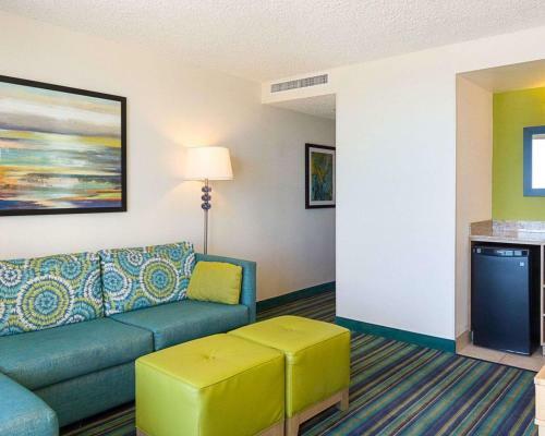 Hotel Comfort Suites Beachfront