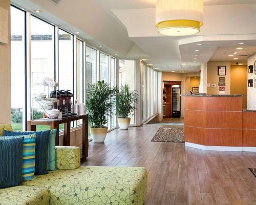 Hotel Comfort Suites Beachfront