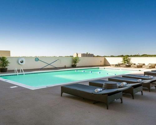 Hotel Comfort Suites Beachfront
