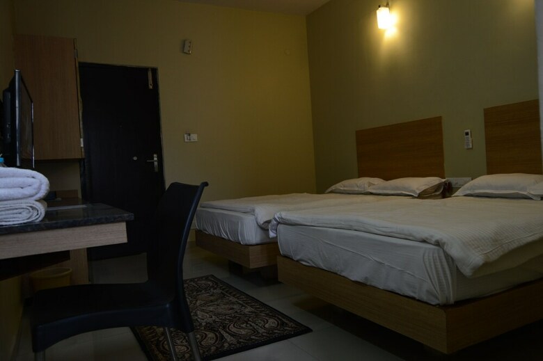 Bed & Breakfast Hotel B M Shree Residency