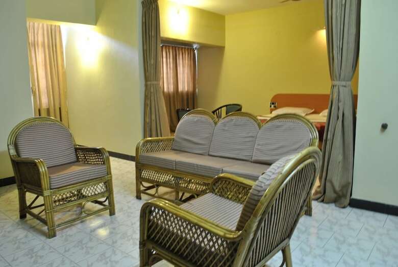 Bed & Breakfast Hotel B M Shree Residency