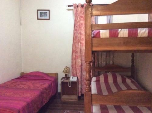 Hotel Tana-jacaranda