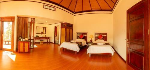 Le Grand Cruise Package