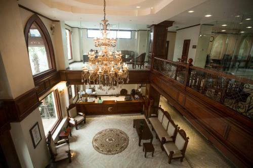 Hotel Capitol Residence