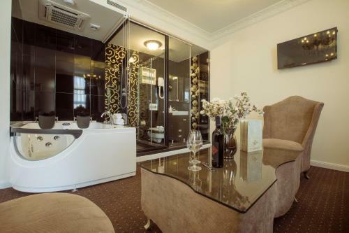 Golden Hotel