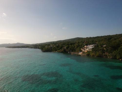 Hotel Moxons Beach Club