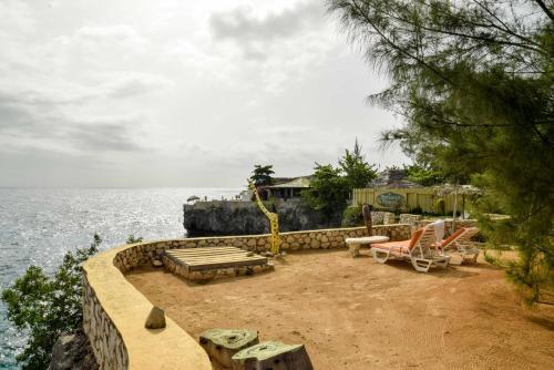 Hotel Banana Shout Resort
