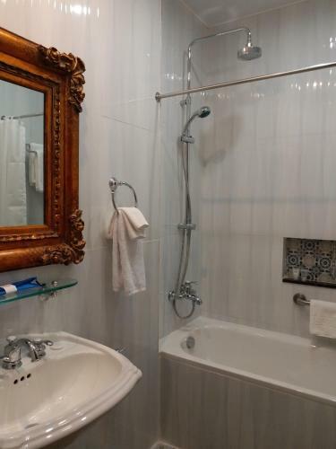 Lee Boutique Hotel