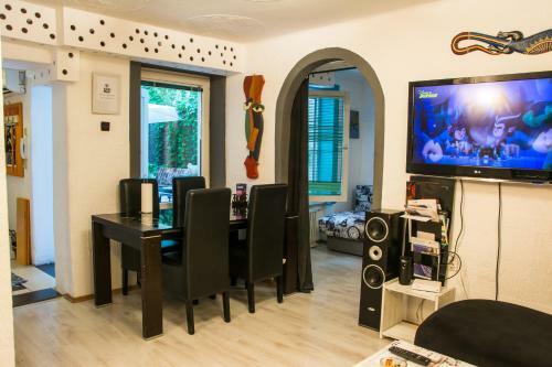Apartment Hedonist