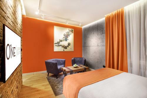 Hostal One Luxury Suites