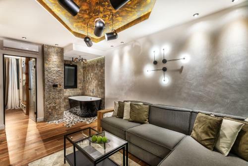 Hostal One Luxury Suites