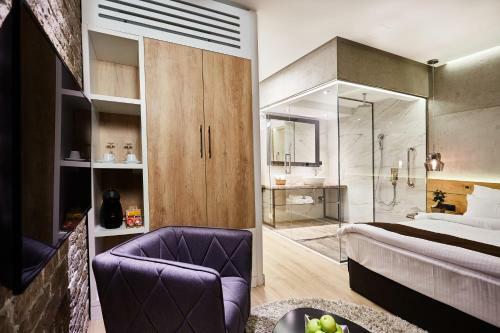 Hostal One Luxury Suites