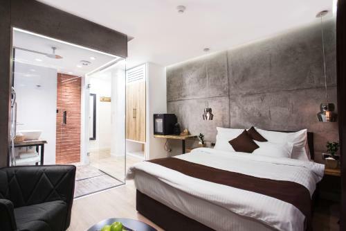 Hostal One Luxury Suites