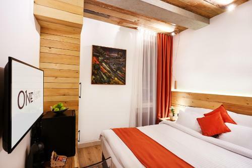 Hostal One Luxury Suites