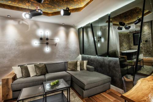 Hostal One Luxury Suites