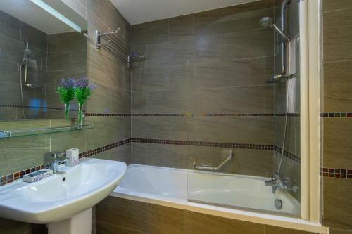 Hotel Latchi Family Resort
