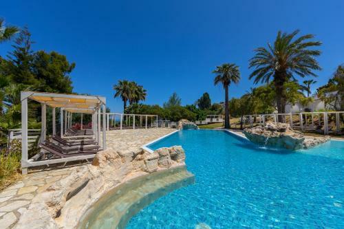Hotel Latchi Family Resort