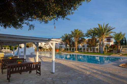 Hotel Latchi Family Resort
