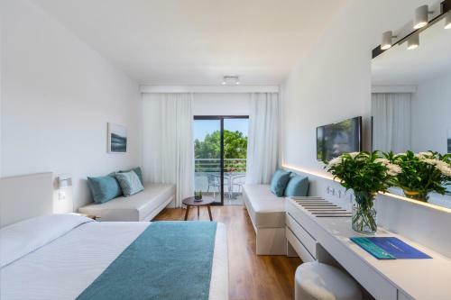 Hotel Louis Phaethon Beach - All Inclusive