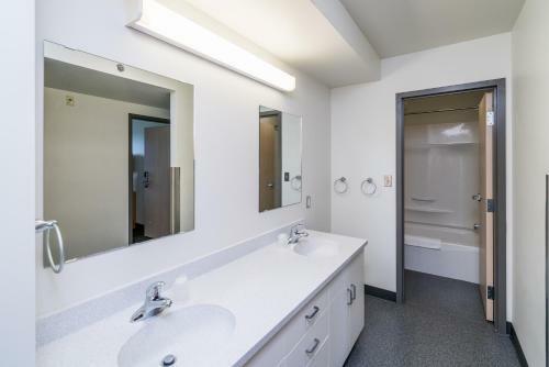 Hotel Residences At University Of Northern Bc