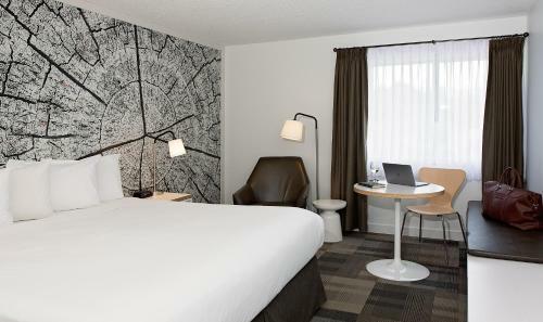 Coast Canmore Hotel & Conference Centre