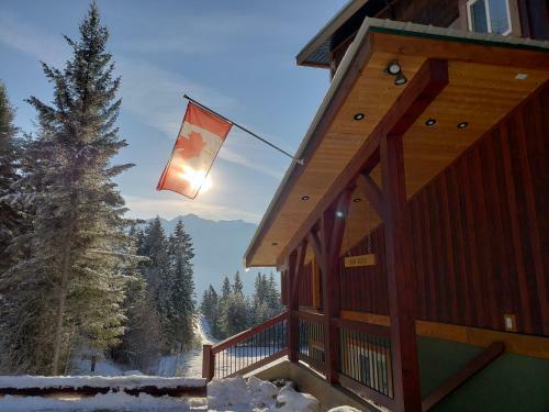 Lodge Cedar House Restaurant & Chalets