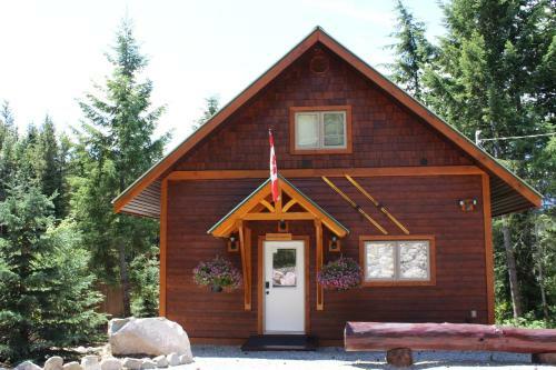 Lodge Cedar House Restaurant & Chalets